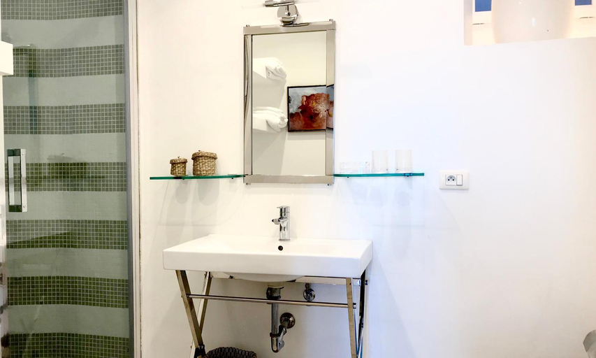 Bathroom 2, Les Lilas, Alpes-Maritimes