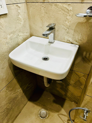 Bathroom 5, Hotel Prince Inn By DSY Hospitality, Gautam Buddha Nagar