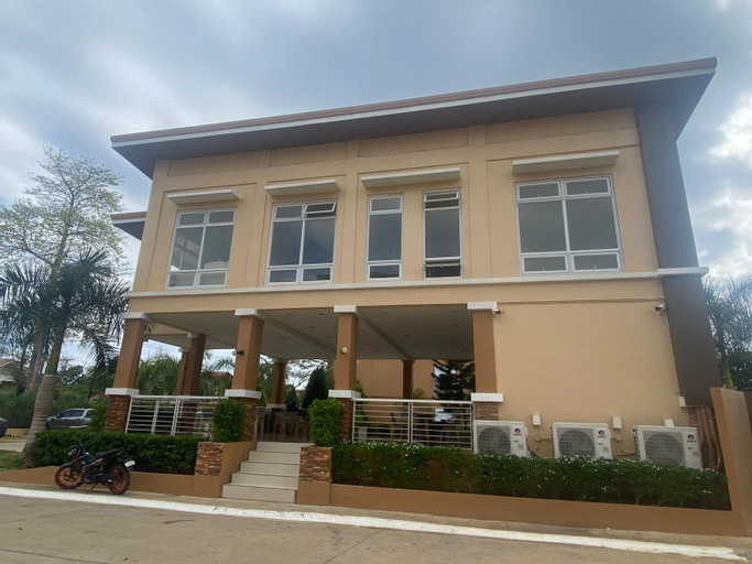 Stay at VERDANT by Camella Manors Deluxe King Bed with Balcony, Swimming Pool & Gym, Puerto Princesa City