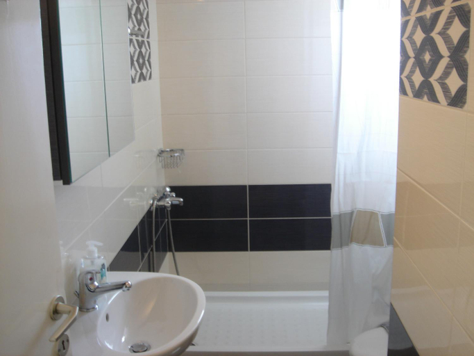 Bathroom 7