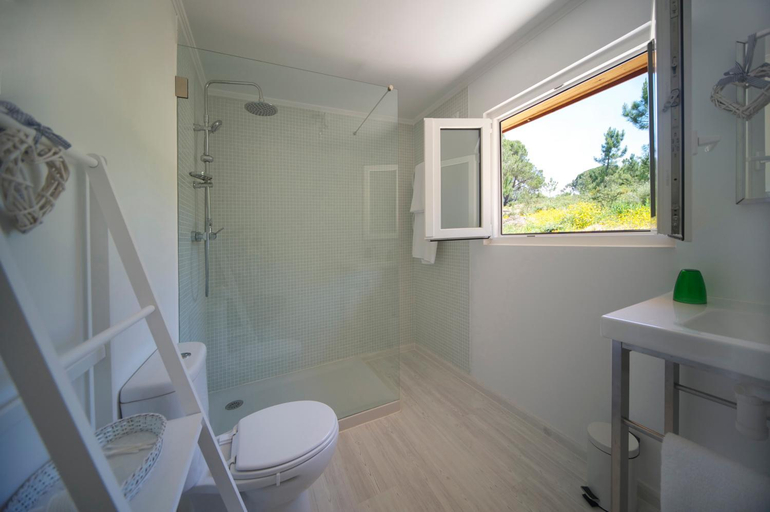 Bathroom 4, Casal do Frade, Sesimbra