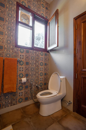 Bathroom 12