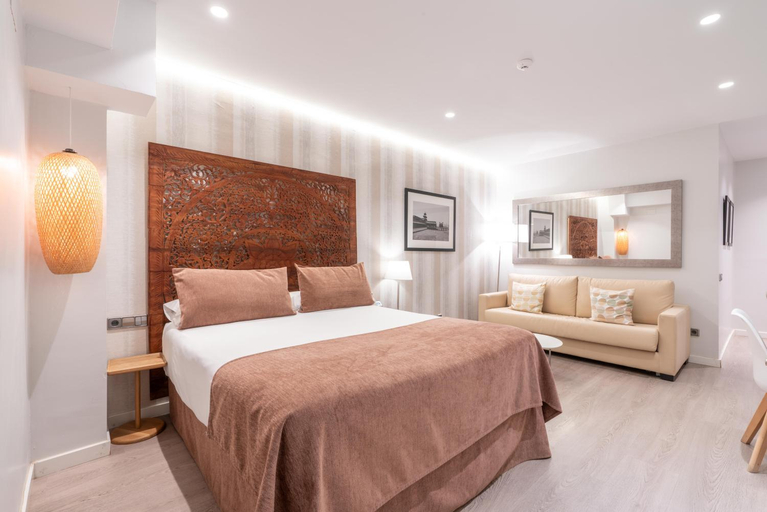 Bedroom 3, Serennia Fira Gran Via Exclusive Rooms, Barcelona