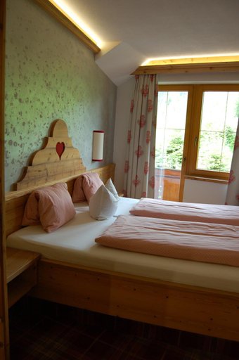Bedroom 2, Hotel Schweizerhof, Kufstein