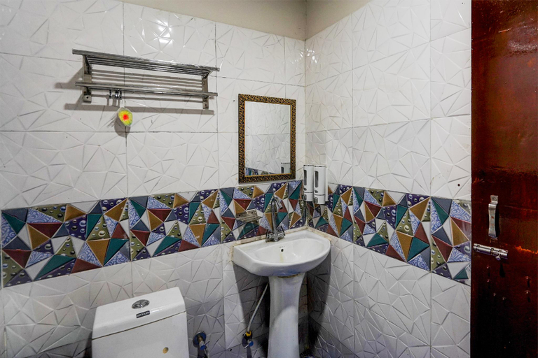 Bathroom 4, ValleyKing Resort, Garhwal
