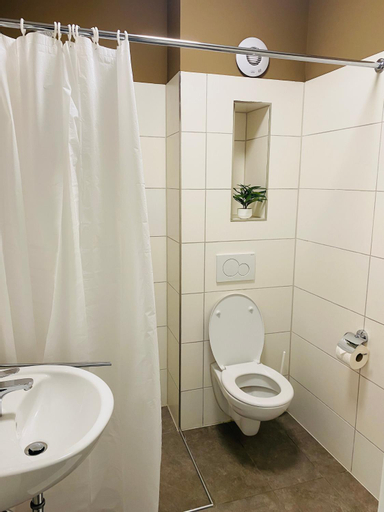 Bathroom 16