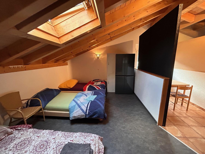 Others 5, Gite la Cigale lit en dortoir, Martigny