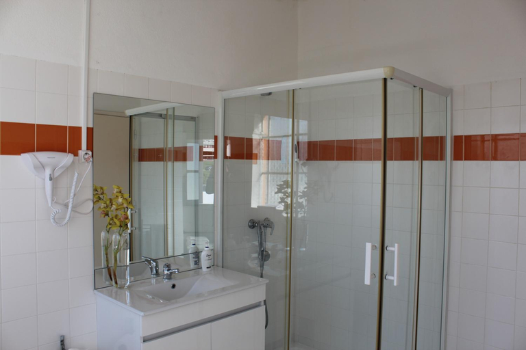 Bathroom 3, Dona Amelia, Abrantes
