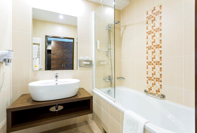 Bathroom 5, Qubus Hotel Kielce, Kielce City