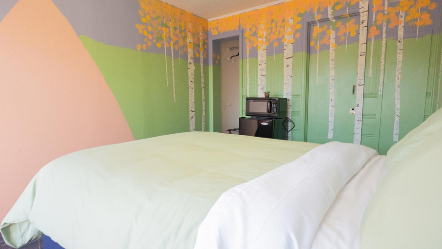 Bedroom 2, ColoRADo Adventure Hostel, El Paso