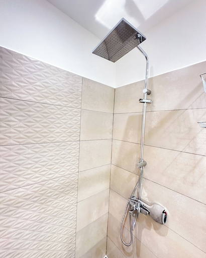 Bathroom 4, Loxwood House Apartment, Accra