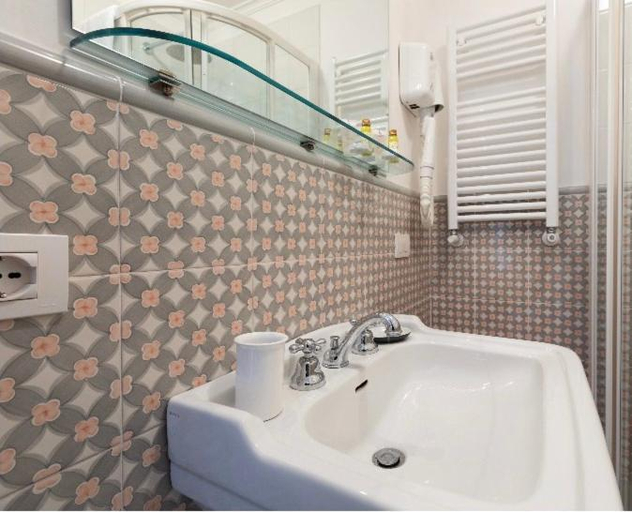 Others 5, B&b Querini, Rome