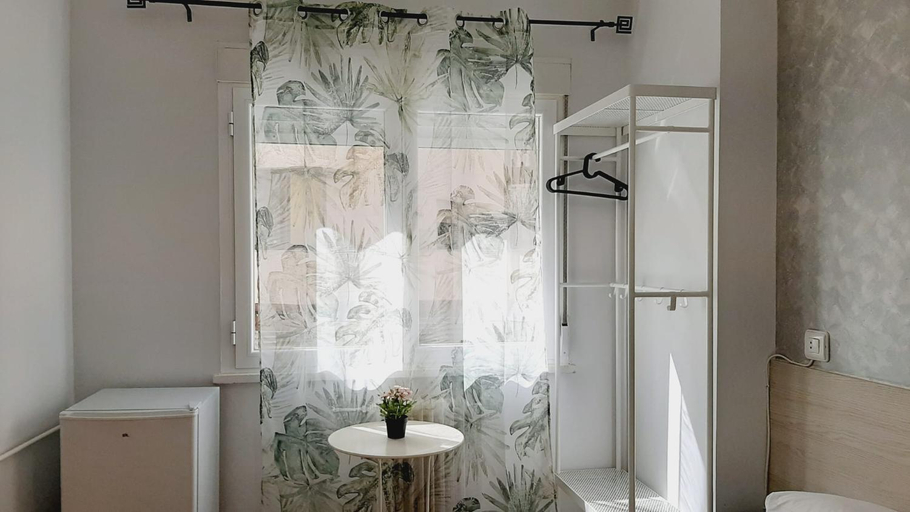 Bathroom 3, Hostal Lucia by gaiarooms, Salamanca