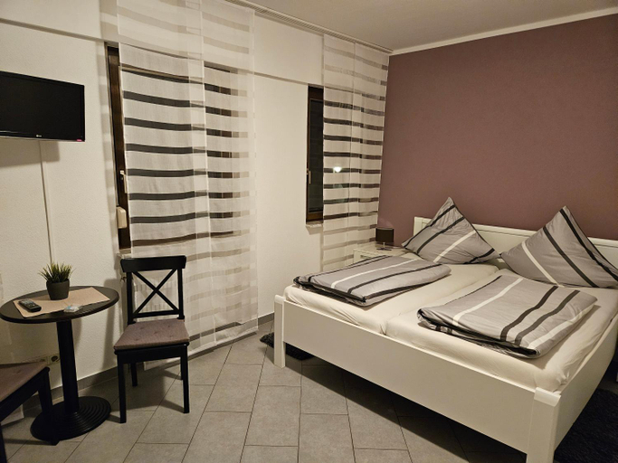 Bedroom 2, Hotel Alt Cues, Bernkastel-Wittlich