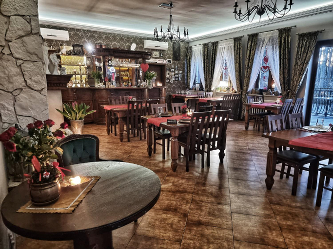 Food & Drinks 5, Dworek za lasem, Poddębice