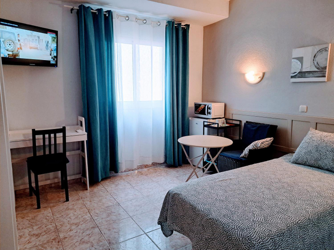 Others 2, Hostal Nevada, Málaga