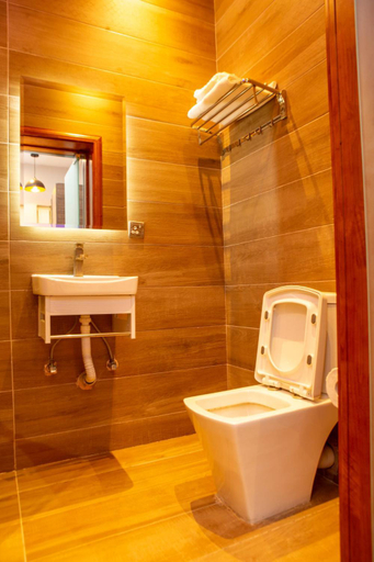 Bathroom 5, Riivana Leisure Tavern, Eti-Osa