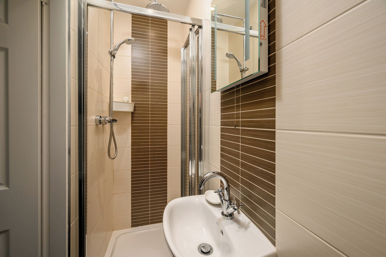 Bathroom 4, Adam Drysdale House, Edinburgh