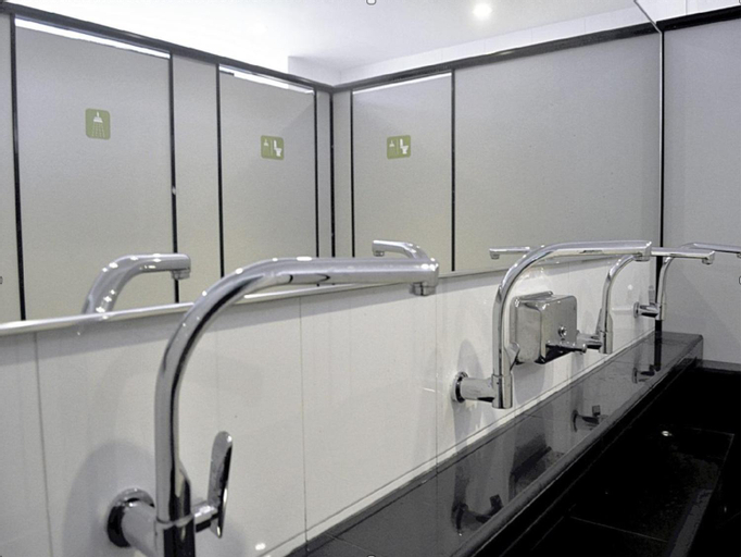 Bathroom 28