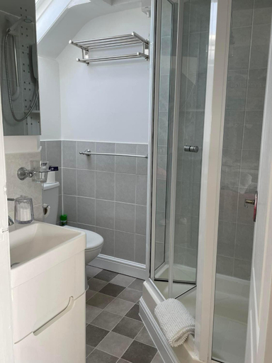 Bathroom 2, The Alendale Guesthouse, Dorset