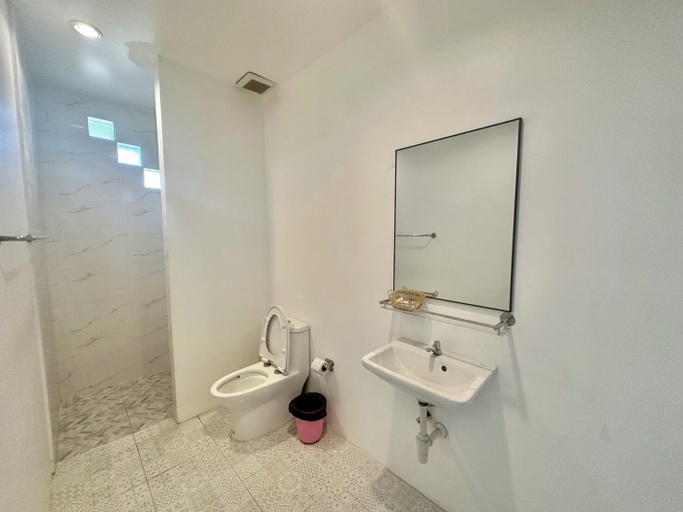 Bathroom 3, Titanic Stayin Premium View Hotel, Koh Chang