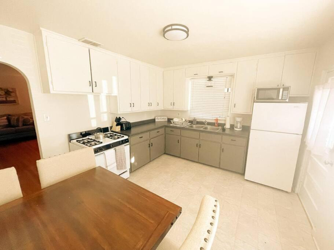 2, Pet Friendly! Private Casita in Nob Hill, Bernalillo