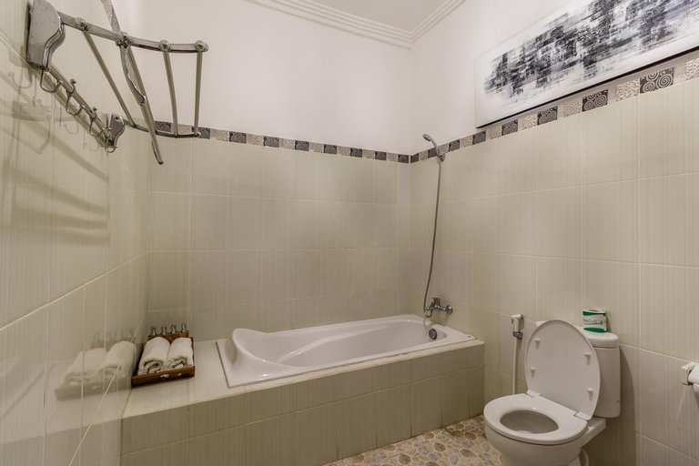 Bathroom 7