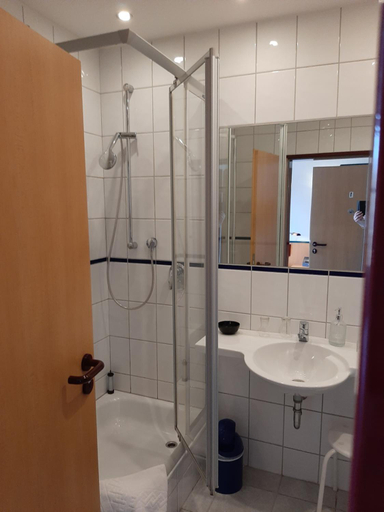 Bathroom 3, Hotel & Restaurant Eichholz, Kassel