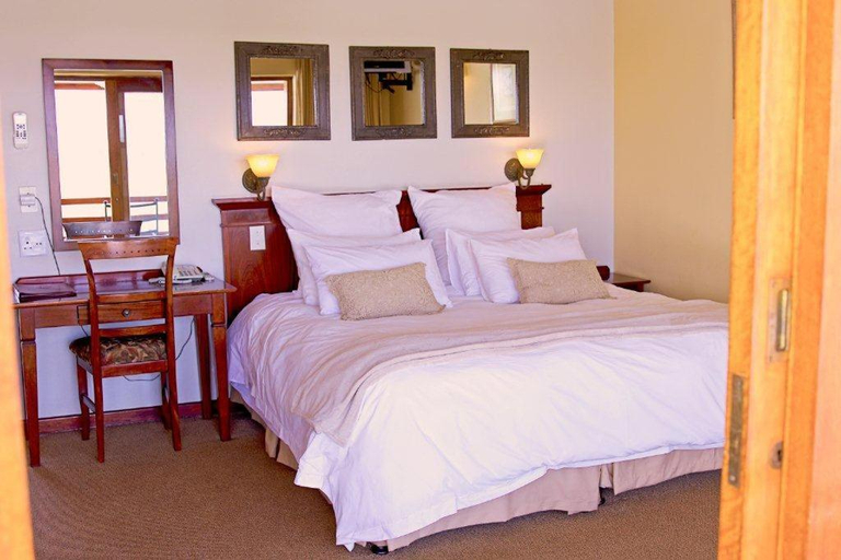 Bedroom 2, Sandford Park Country Hotel, Uthukela