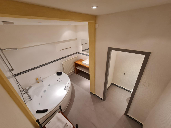 Bathroom 4, Hotel Bischoff Winnweiler, Donnersbergkreis