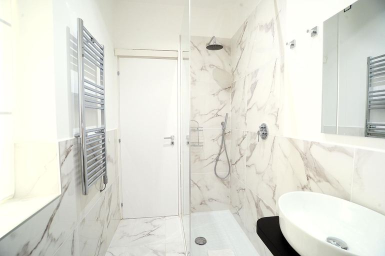 Others 5, San Cosimato 40 guesthouse, Rome