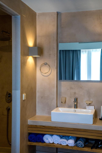 Bathroom 2, Blue Green Bay, Thessaly