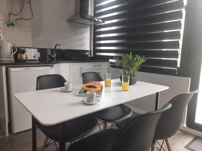 4, Marques studio, Machico