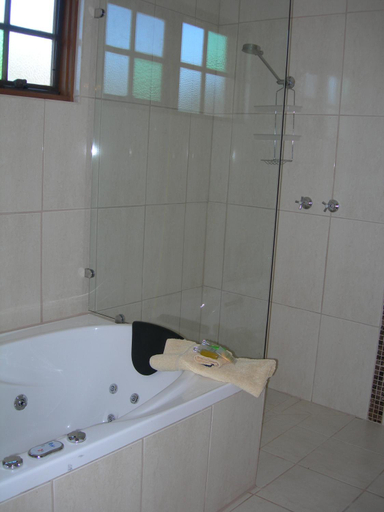 Bathroom 3, Platypus Park Country Retreat, Dorset