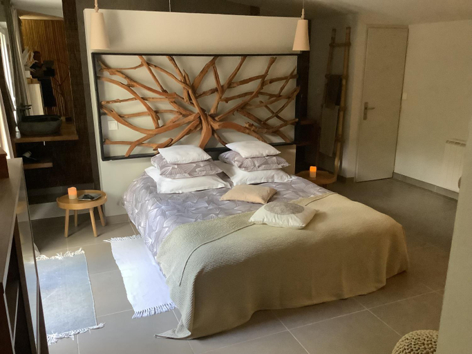 Bedroom 3, Suite romantique avec jacuzzi prive, piscine et petit dejeuner, Vaucluse