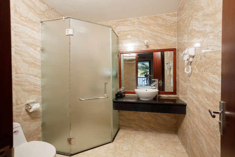 Bathroom 4, Bounce Beach Hotel & Tien Sa Resort, Da Nang