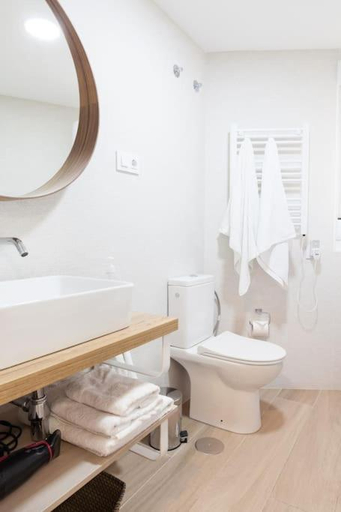Others 4, Chic & Comfortable Modern Studio in Madrid, Madrid