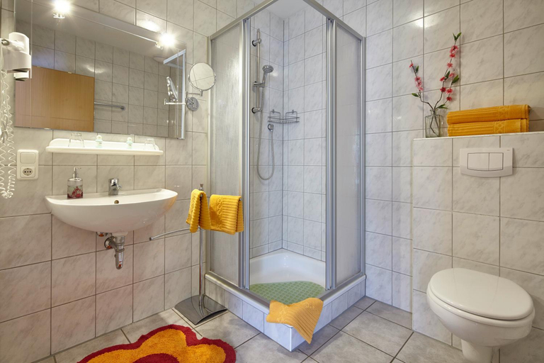 Bathroom 5, Panorama Hotel & Restaurant, Bernkastel-Wittlich