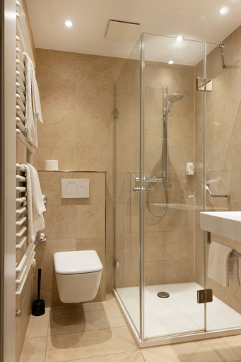 Bathroom 16