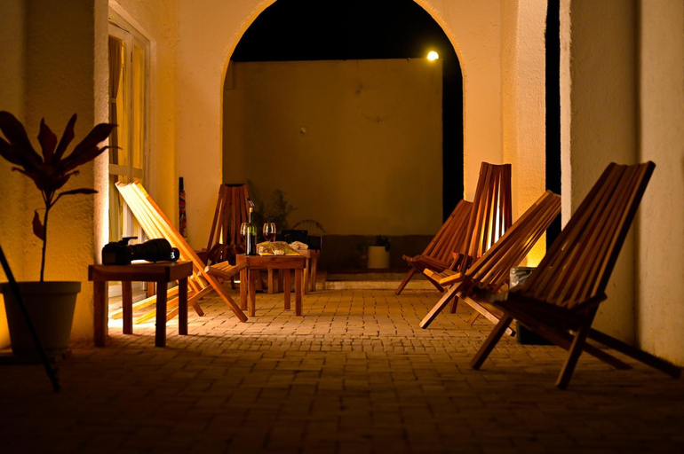 2, Huerto Don Antonio, Parras