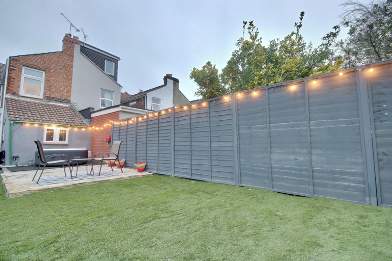 Exterior & Views, Southsea 4BR Getaway with Private Yard, Portsmouth
