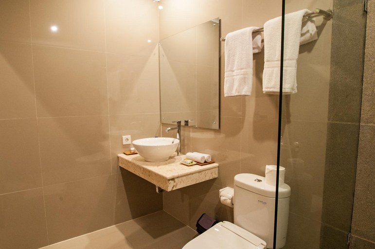 Bathroom 12