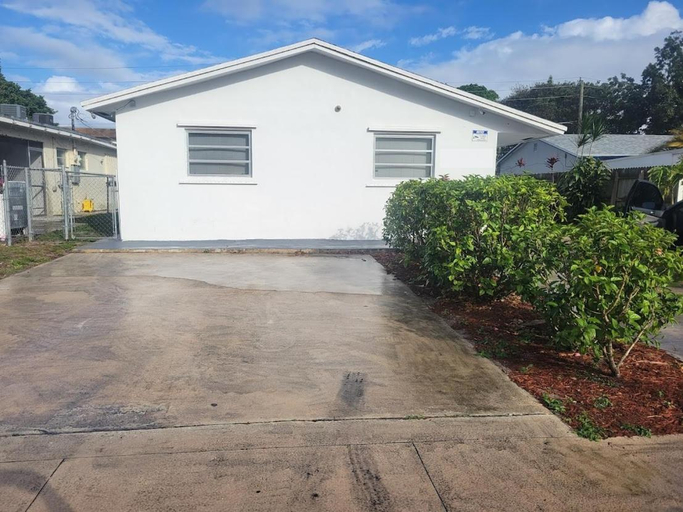 Others 4, N61, Broward