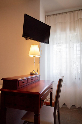 Others 5, Bed Adelaide, Udine