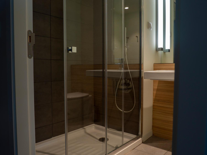 Bathroom 11