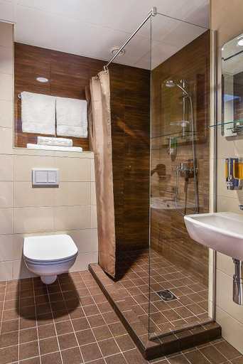 Bathroom 5, City Yard Inn Hotel, Tallinn
