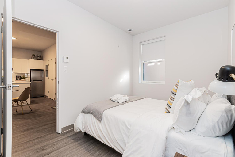 New Urban and Well Located 1 Bedroom Apartment by Den Stays, Montréal