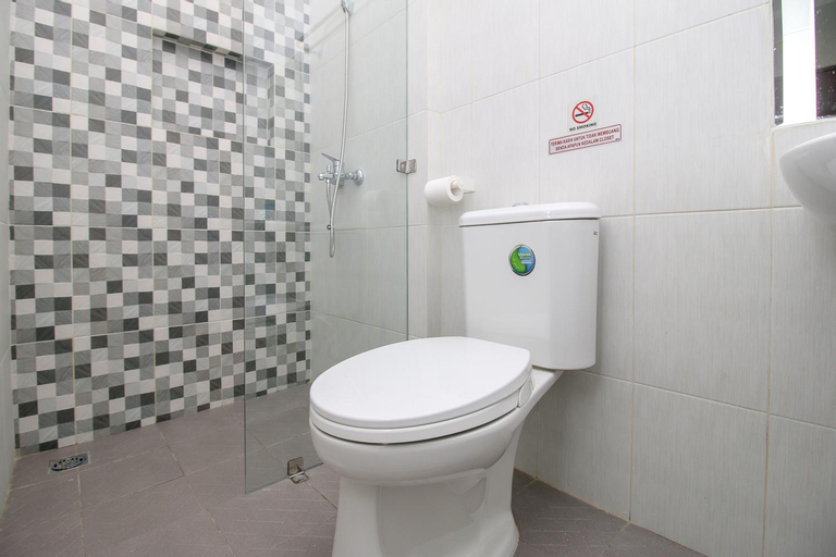 Bathroom 12