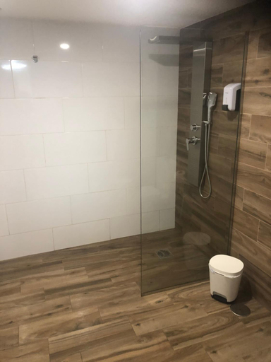 Bathroom 9