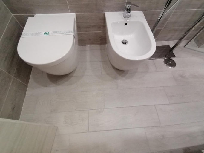 Bathroom 3, Costa blu, Salerno